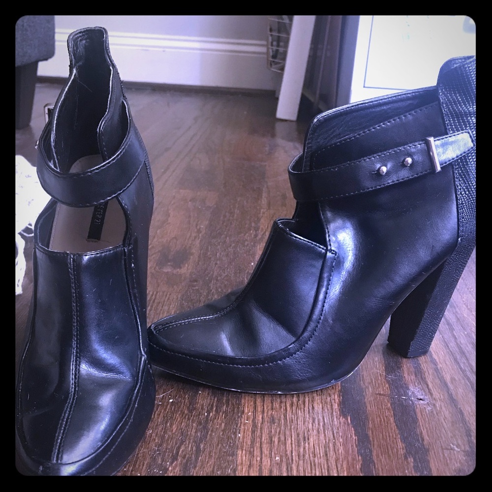 Sexy black heeled booties